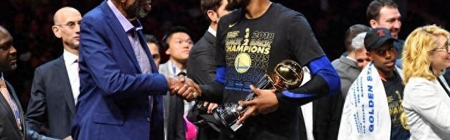 必发APP-库里：KD有两座当之无愧的FMVP奖杯 18年时我差点就分心了