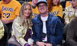 必发下载-A-史密斯：在财务方面和别队相比 湖人在珍妮手里就像家夫妻小店